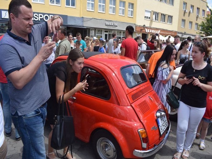 80 ретроавтомобілів і мотоциклів їздили вулицями Ужгорода – 04 80 ретроавтомобілів і мотоциклів їздили вулицями Ужгорода – 04