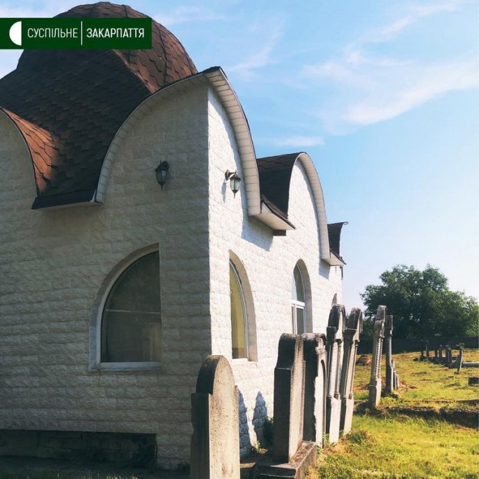 Хасиди прилетіли на Закарпаття, аби відвідати могили родичів – 05