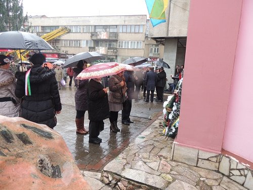 У День Соборності берегівчани вшанували пам’ять загиблих у зоні АТО (ФОТО) – 03