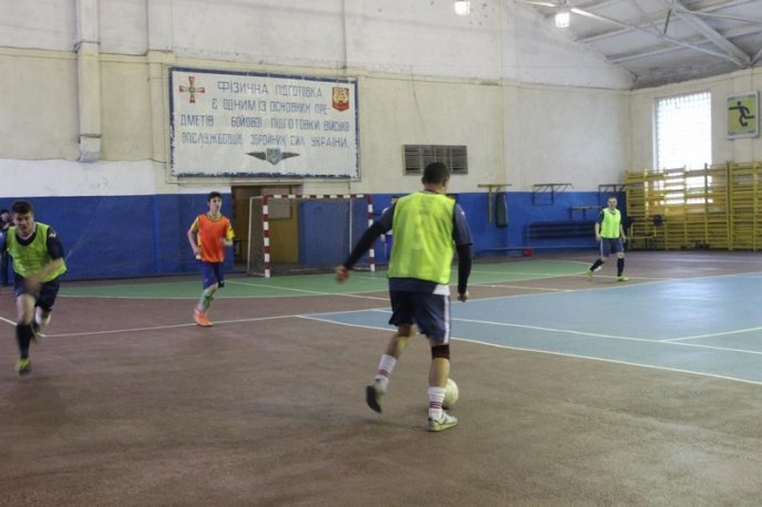 Патрульні поліцейські зійшлись у футбольному двобої із журналістами та громадськими активістами – 14