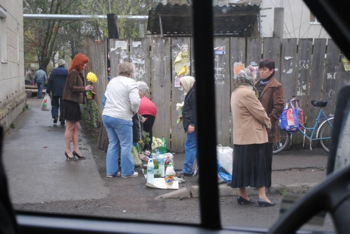 Стихійна торгівля в Мукачеві: влада бачить вибірково (ФОТОРЕПОРТАЖ) – 05