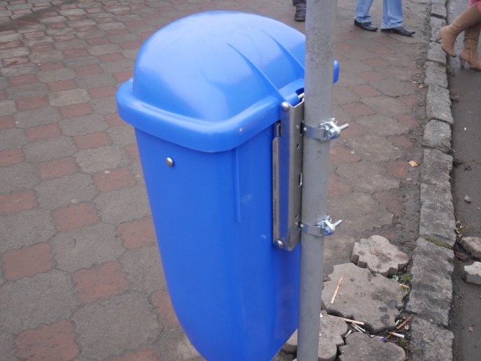 В Ужгороді почали встановлювати "євросмітники" – 04