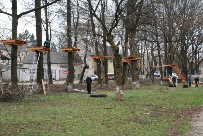 Наприкінці весни в Іршаві відкриють перший у Закарпатті мотузковий парк – 05