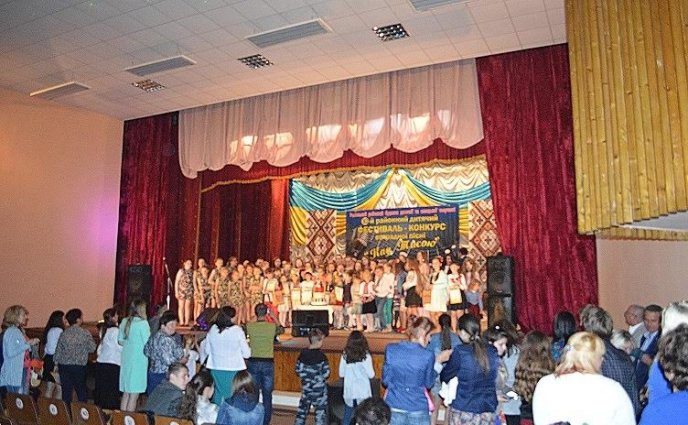 У Рахові провели дитячий фестиваль-конкурс естрадної пісні із приємним сюрпризом вкінці – 10