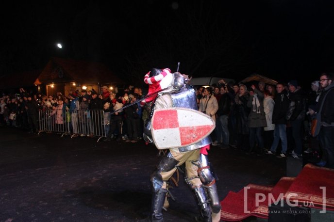 Яскраве святкування Дня святого Мартина у Мукачеві: парад ліхтариків, лицарські бої та вогняне шоу – 93 Яскраве святкування Дня святого Мартина у Мукачеві: парад ліхтариків, лицарські бої та вогняне шоу – 93