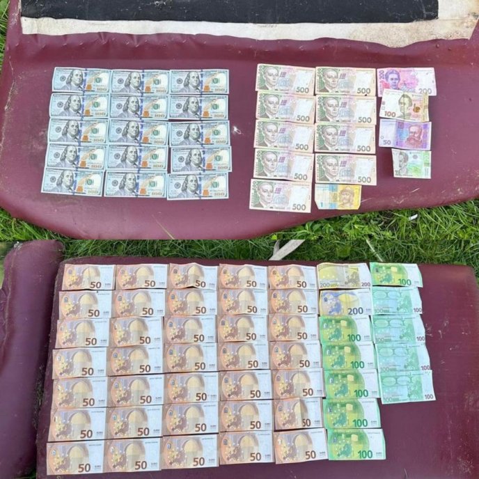 Резонансне викриття: поліція затримала чоловіків, які обкрадали квартири закарпатців – 05