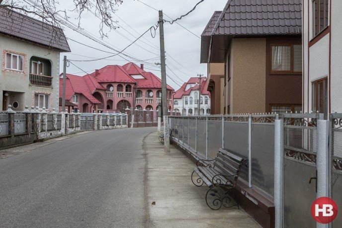 Як заробітчани перетворили невелике село на Закарпатті на елітне котеджне селище – 03