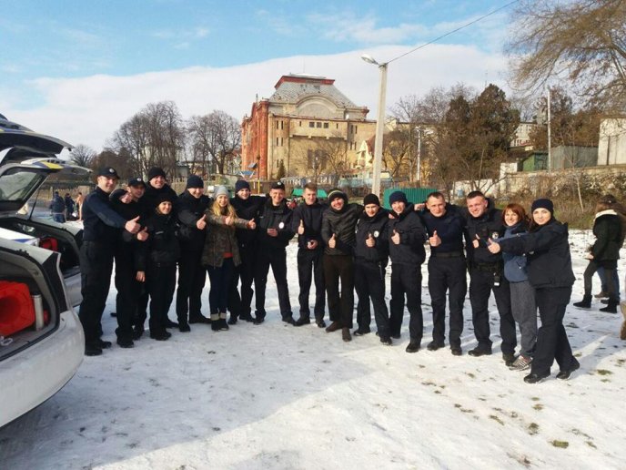 Патрульні поліцейські занурились у холодний Уж – 10