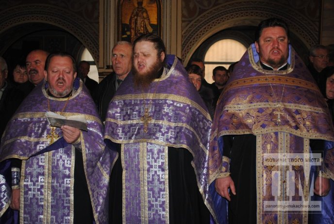 Мукачівці попрощались з відданим сином рідної землі Павлом Стецем (ФОТО) – 09