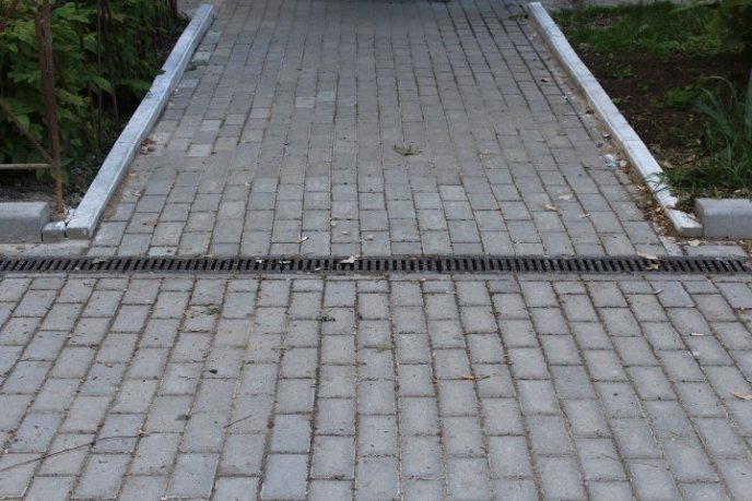 У Мукачеві за понад півмільйона гривень відремонтували проїзд на Першотравневій набережній – 06