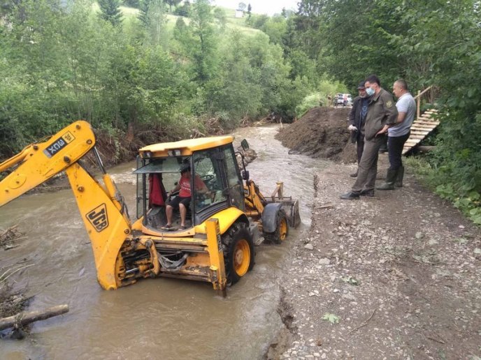 На Рахівщині відновили розмиту паводковою хвилею ділянку дороги  – 02