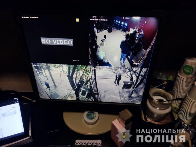 Поліція навідалась у два ігрові заклади – 02