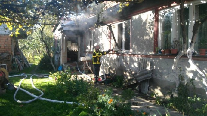 Закарпатка ледь не згоріла заживо у власному будинку – 04