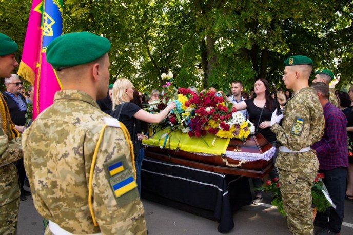 На Закарпатті поховали військового, який загинув у Донецькій області – 10