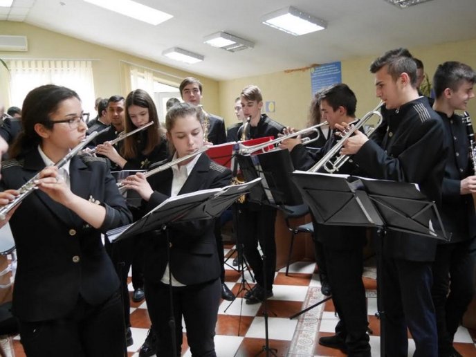 Студенти та випускники шукали роботу на «Ярмарку кар’єри» – 01