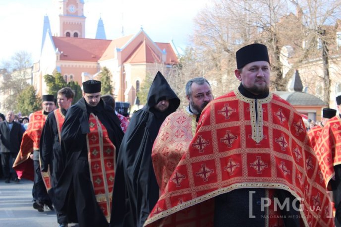 У Мукачеві католики двох обрядів пройшли Хресну Дорогу – 08 У Мукачеві католики двох обрядів пройшли Хресну Дорогу – 08