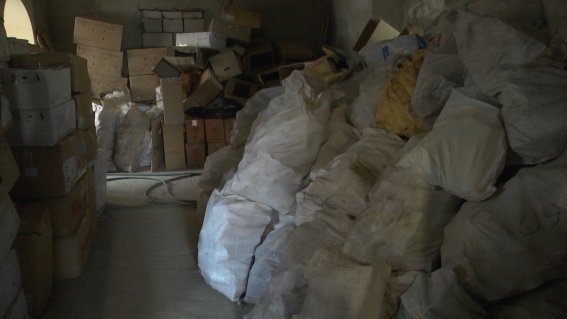 На Закарпатті у повній антисанітарії підробляли коньяк. Масштаби вражають – 01