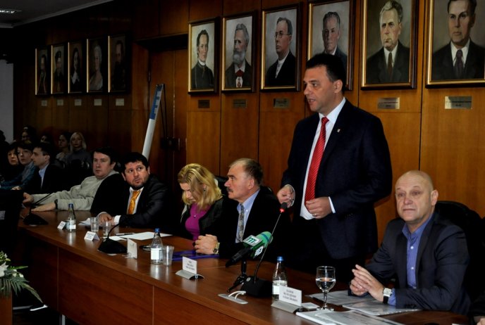 В УжНУ обговорили дієву платформу співпраці бізнесу та освіти – 06