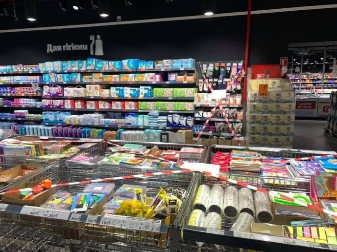 Як виглядають українські супермаркети після введення жорсткого карантину: підбірка фото – 01