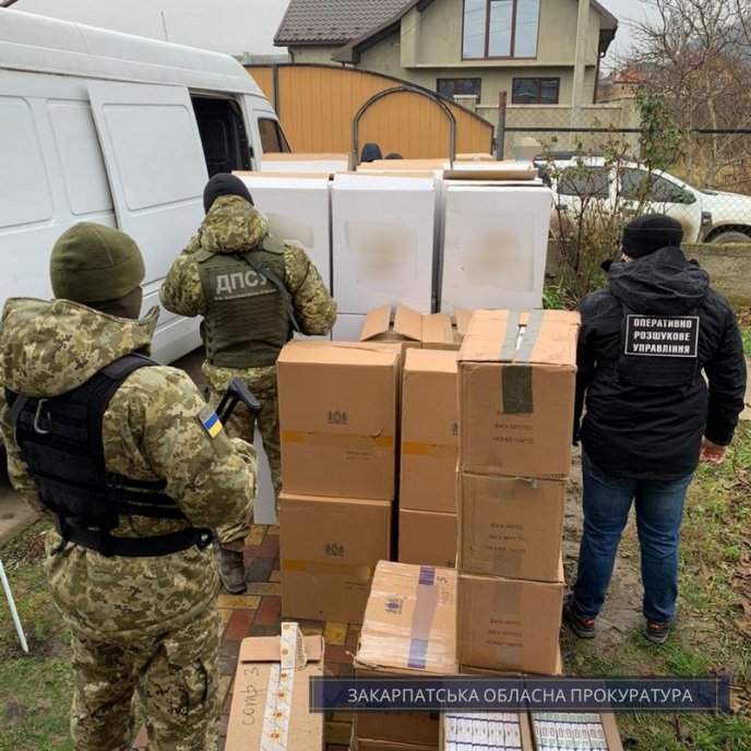 На Виноградівщині виявили значну партію сигарет, які, ймовірно, готували до контрабанди – 01