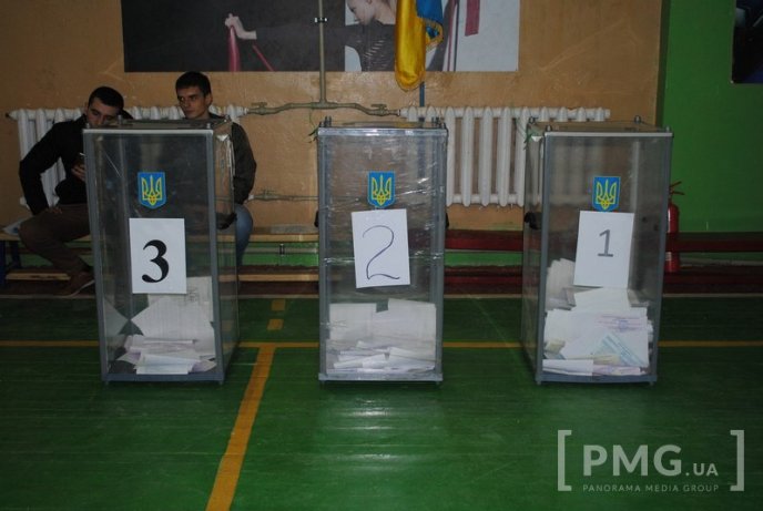Богдан Андріїв віддав свій голос на одній з дільниць Ужгорода – 02