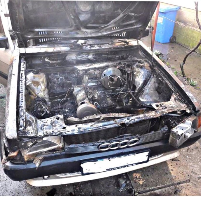 На Виноградівщині горіли легковик і мікроавтобус – 02