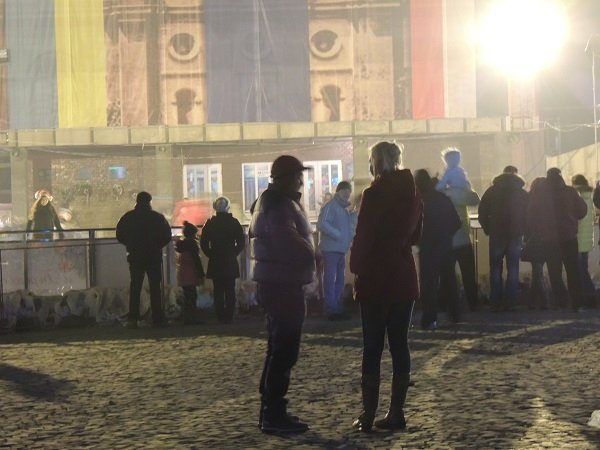 Ковзанка, тематична музика, шампанське та глінтвейн: як берегівчани зустрічали Новий рік – 04