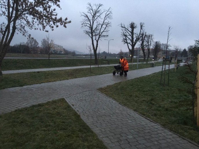 На вулицях Мукачева серед ночі працювала спецтехніка – 04