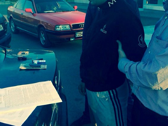 Заступника начальника відділу прикордонної служби «Дюла» затримали на хабарі – 01 Заступника начальника відділу прикордонної служби «Дюла» затримали на хабарі – 01