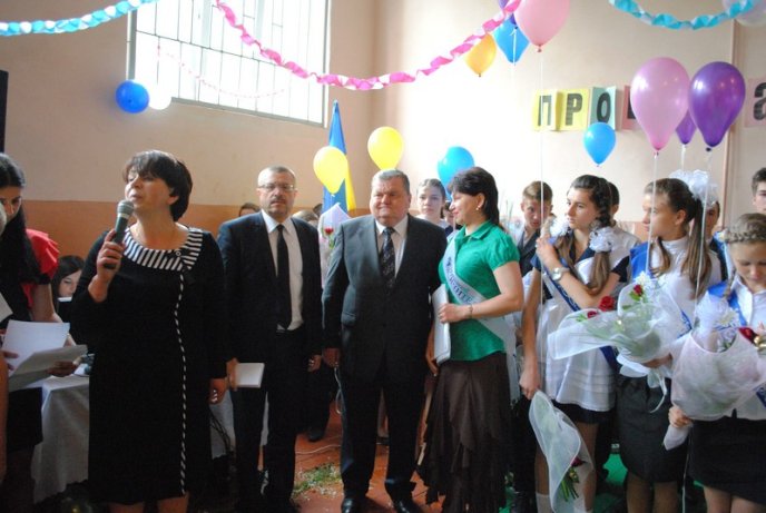 Останній дзвоник в Чинадієві: як це було (ФОТОРЕПОРТАЖ) – 12