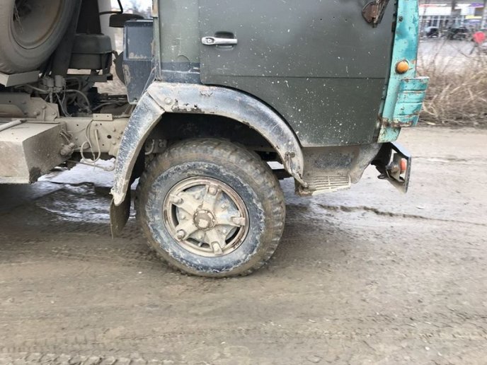 В Ужгороді забудовника оштрафують за те, що вантажівки виїжджали з будівництва із брудними колесами – 09