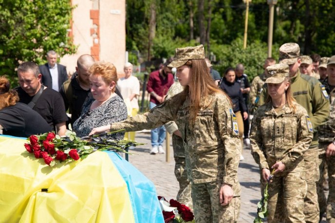 На Закарпатті поховали 22-річного військового – 05
