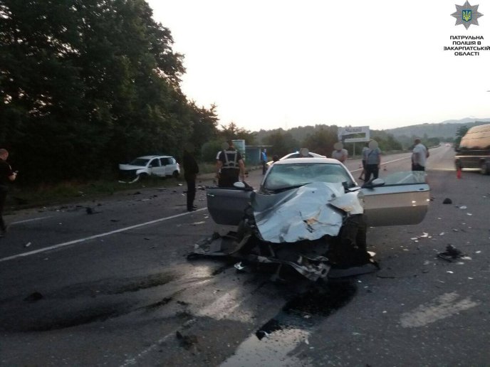 У Чинадієві зіткнулись "Alfa Romeo" та "Volkswagen": один із водіїв був п’яний – 02