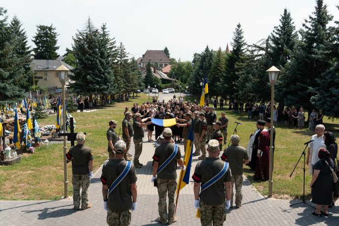 В Ужгороді поховали Героя, який без вагань вступив до лав ЗСУ – 08