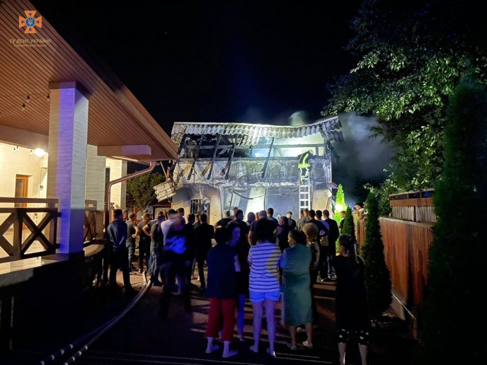 Рятувальники показали наслідки пожежі в закарпатському селі – 02