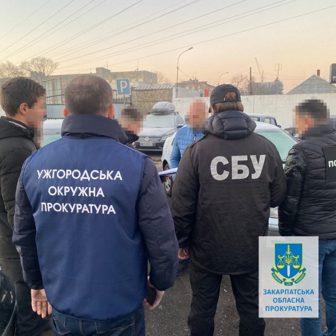 Обшуки в Ужгороді: відомо, в чому підозрюють посадовця міськради – 01