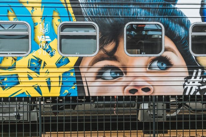 До Закарпаття з Києва відтепер курсує арт-поїзд – 03