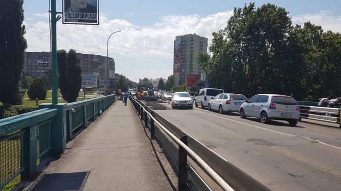 В Ужгороді ремонтують транспортний міст Масарика. Утворилися затори – 05 В Ужгороді ремонтують транспортний міст Масарика. Утворилися затори – 05