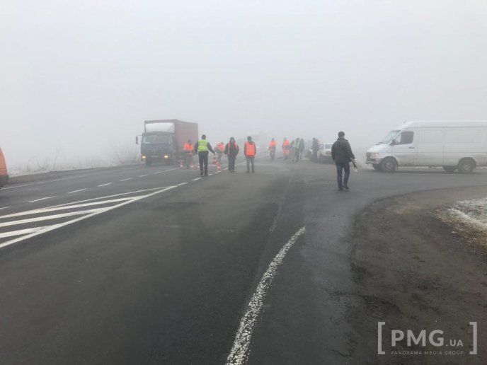 Поблизу Червеньова трапилась ДТП. Рух трасою ускладнено – 01