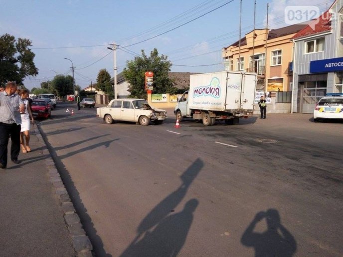 У потрійній ДТП в Ужгороді постраждала літня жінка – 01