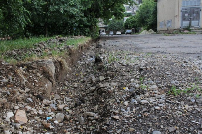 У Мукачеві на бульварі Гойди ремонтують проїзд – 06