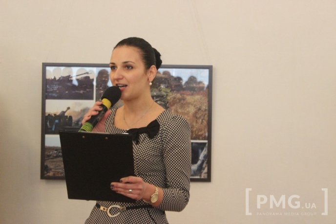 У Мукачеві відкрили фотовиставку, присвячену річниці боям за Дебальцево – 06