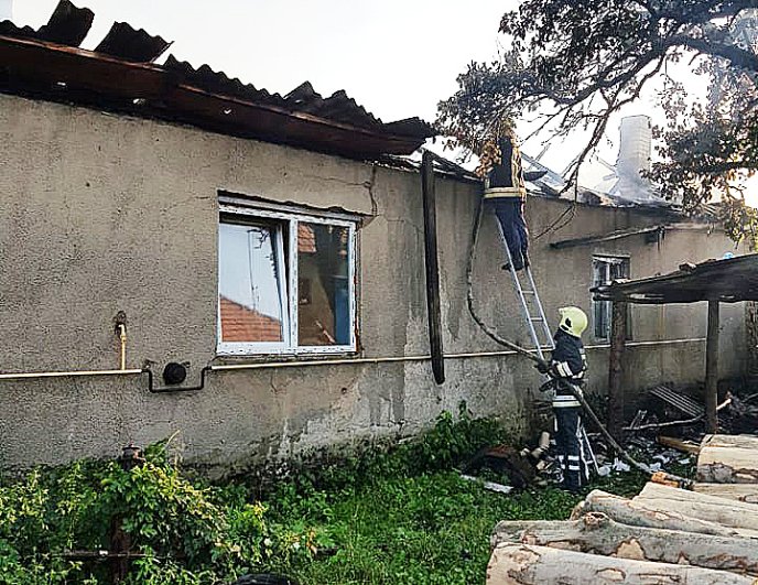 Рятувальники розповіли про пожежу, яка спалахнула в Чинадієві – 01 Рятувальники розповіли про пожежу, яка спалахнула в Чинадієві – 01