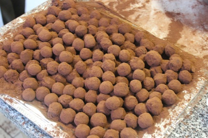 Ужгородський кондитер зробив шоколадну ялинку (ФОТО) – 04 Ужгородський кондитер зробив шоколадну ялинку (ФОТО) – 04