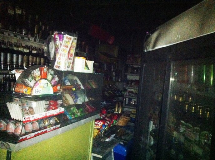 Рятувальники розповіли, що могло стати причиною пожежі в магазині – 02