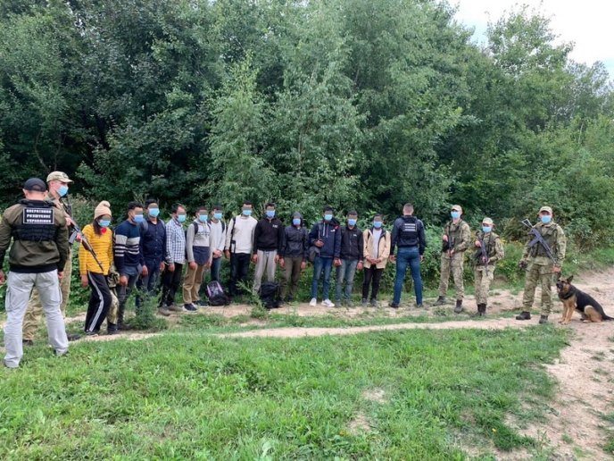 У лісі затримали 12 людей – 03