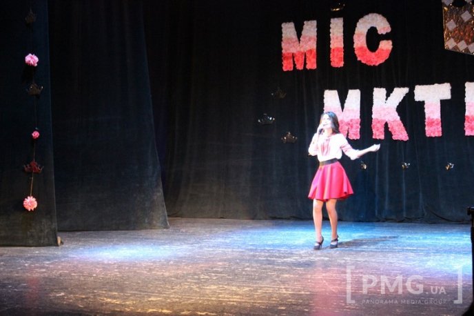 У Мукачеві визначили найгарнішу дівчину кооперативного торговельно-економічного коледжу – 04