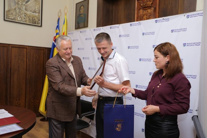 У День журналіста у Мукачеві нагородили представників ЗМІ міста – 08 У День журналіста у Мукачеві нагородили представників ЗМІ міста – 08