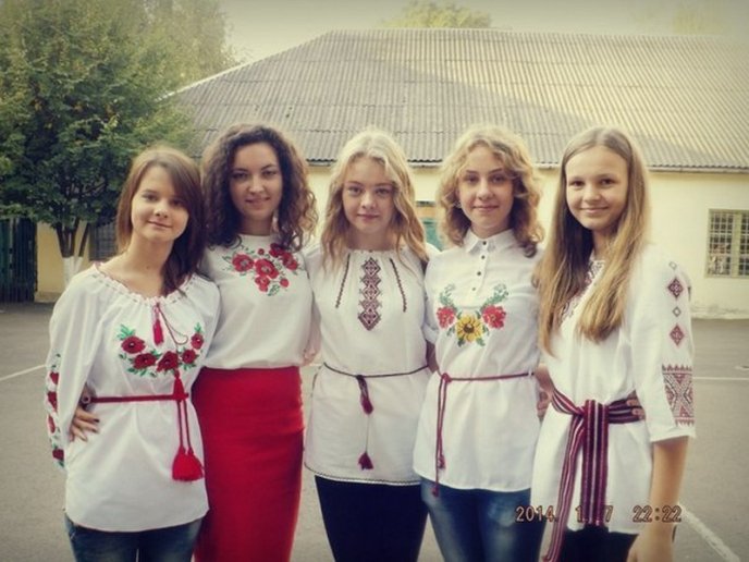 Шкільний фотоальбом: як учні Мукачева 1 Вересня відзначали (ФОТОРЕПОРТАЖ) – 20