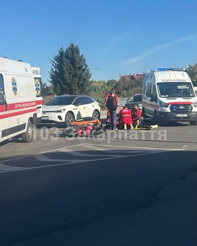 ДТП із мотоциклом на Ужгородщині: сильно травмувалися двоє підлітків – 01